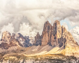 Drei Zinnen Erhältlich in folgenden Ausführungen: Passepartout-Bilder: FineArt Prints auf Fotopapier 260g glossy, im Passepartout weiss. Plakate: FineArt Prints auf...