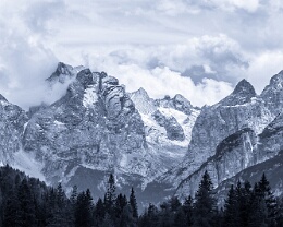 First Snow Erhältlich in folgenden Ausführungen: Passepartout-Bilder: FineArt Prints auf Fotopapier 260g glossy, im Passepartout weiss. Plakate: FineArt Prints auf...