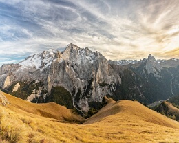 Queen of Dolomites Erhältlich in folgenden Ausführungen: Passepartout-Bilder: FineArt Prints auf Fotopapier 260g glossy, im Passepartout weiss. Plakate: FineArt Prints auf...