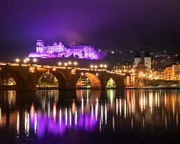 Schloss Heidelberg in Pink-2 Erhältlich in folgenden Ausführungen: Passepartout-Bilder: FineArt Prints auf Fotopapier 260g glossy, im Passepartout weiss. Plakate: FineArt Prints auf...