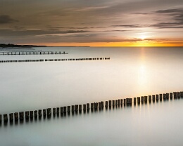 twilight 2 - Ostsee Erhältlich in folgenden Ausführungen: Passepartout-Bilder: FineArt Prints auf Fotopapier 260g glossy, im Passepartout weiss. Plakate: FineArt Prints auf...