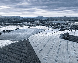 Kulturlandschaft Wiesenbach Erhältlich in folgenden Ausführungen: Passepartout-Bilder: FineArt Prints auf Fotopapier 260g glossy, im Passepartout weiss. Plakate: FineArt Prints auf...